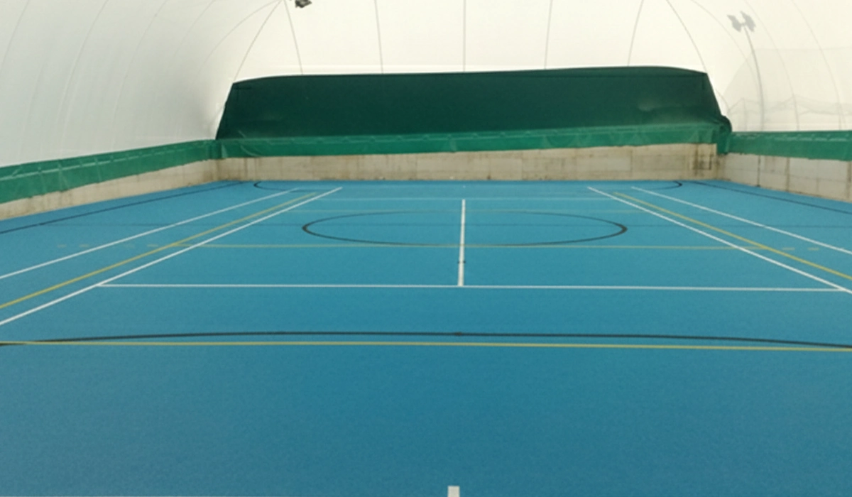 Campo da calcetto a Chieti con manto WASPORT TP: pavimentazione in poliuretano e gomma EPDM per superfici sportive resistenti e performanti